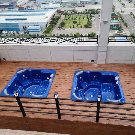 Western Bay Marina Hotel بيونجتايك المظهر الخارجي الصورة