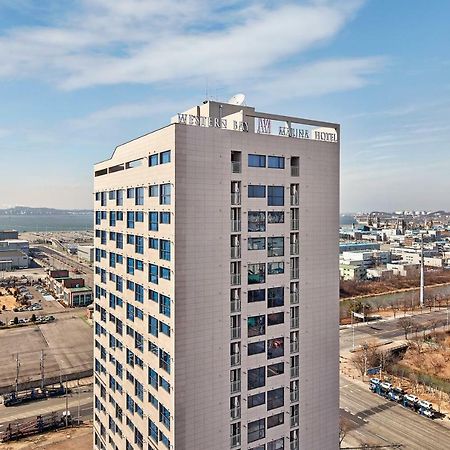 Western Bay Marina Hotel بيونجتايك المظهر الخارجي الصورة