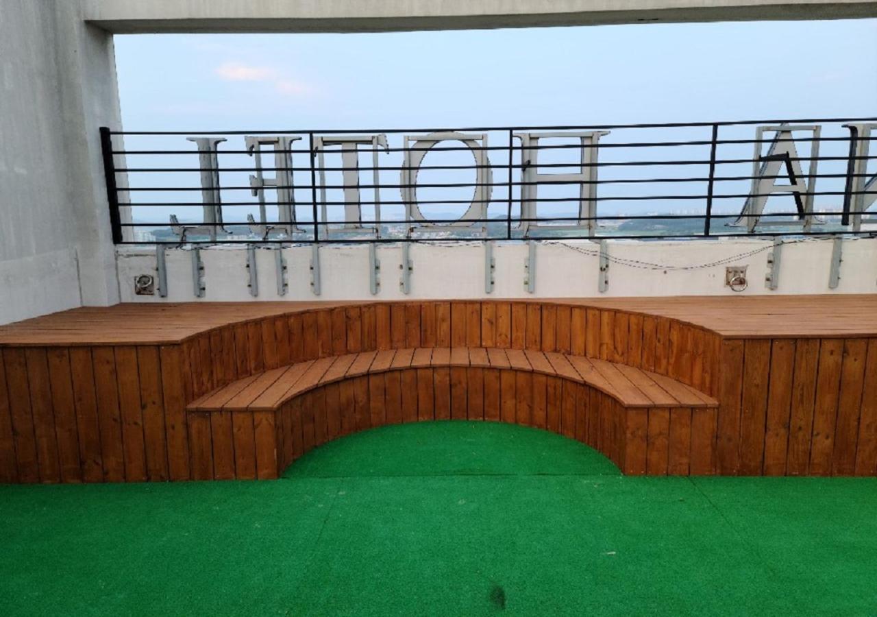 Western Bay Marina Hotel بيونجتايك المظهر الخارجي الصورة
