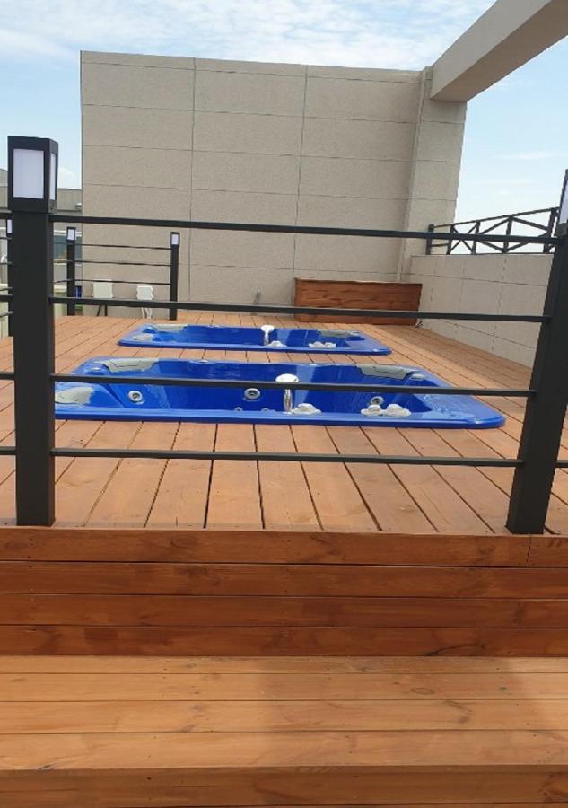 Western Bay Marina Hotel بيونجتايك المظهر الخارجي الصورة