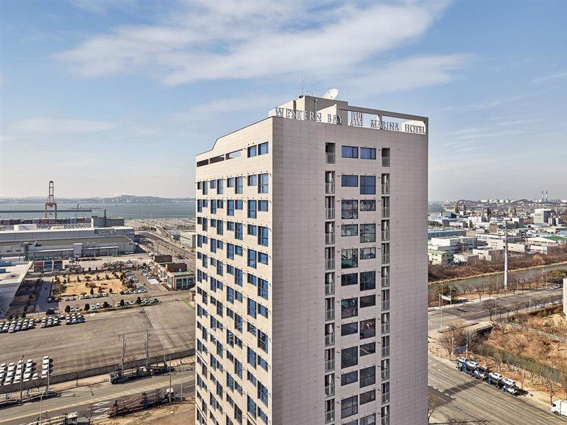 Western Bay Marina Hotel بيونجتايك المظهر الخارجي الصورة