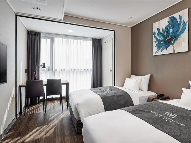 Western Bay Marina Hotel بيونجتايك المظهر الخارجي الصورة