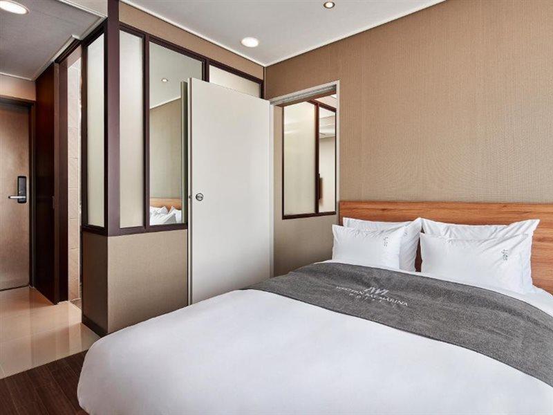 Western Bay Marina Hotel بيونجتايك المظهر الخارجي الصورة