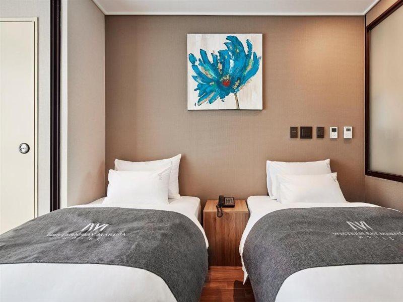 Western Bay Marina Hotel بيونجتايك المظهر الخارجي الصورة