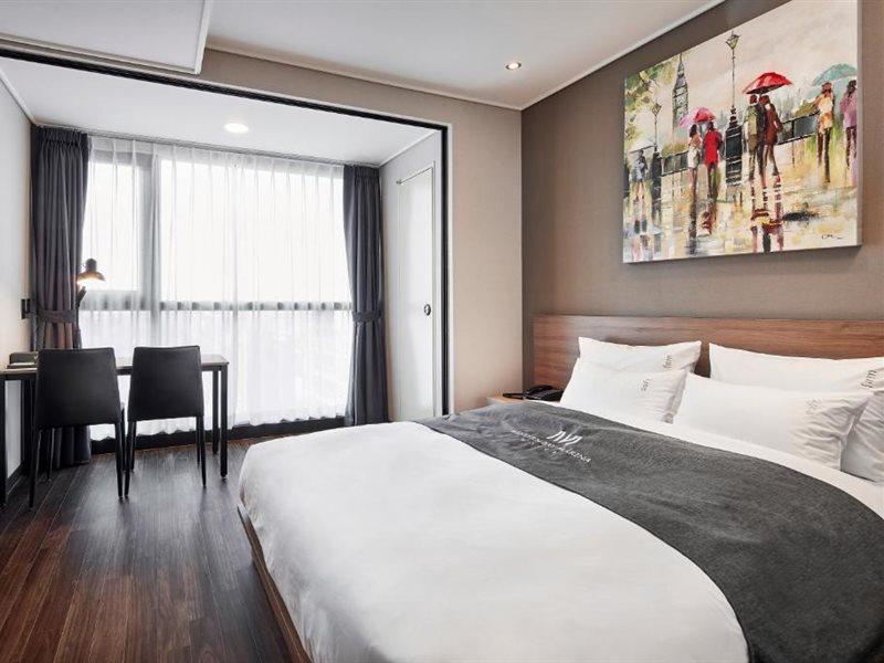 Western Bay Marina Hotel بيونجتايك المظهر الخارجي الصورة