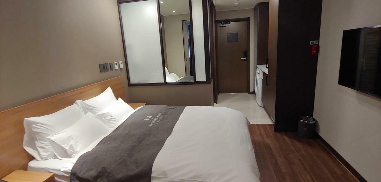 Western Bay Marina Hotel بيونجتايك المظهر الخارجي الصورة