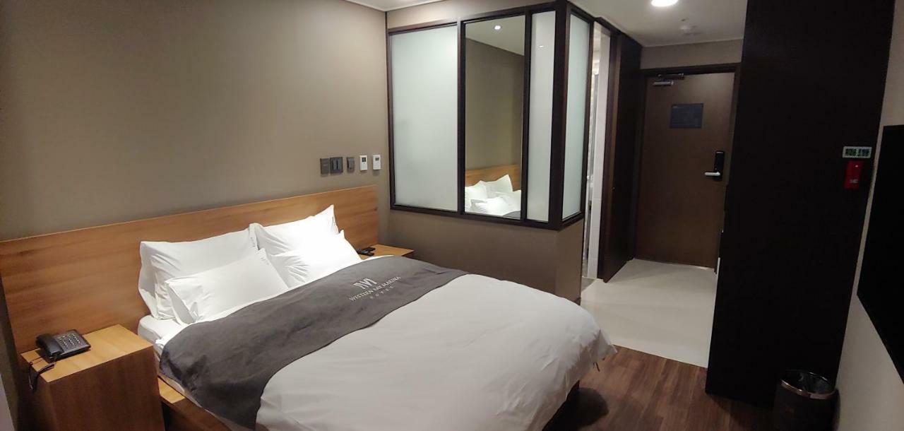 Western Bay Marina Hotel بيونجتايك المظهر الخارجي الصورة