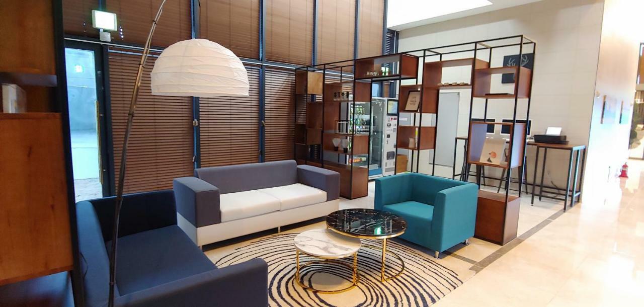 Western Bay Marina Hotel بيونجتايك المظهر الخارجي الصورة