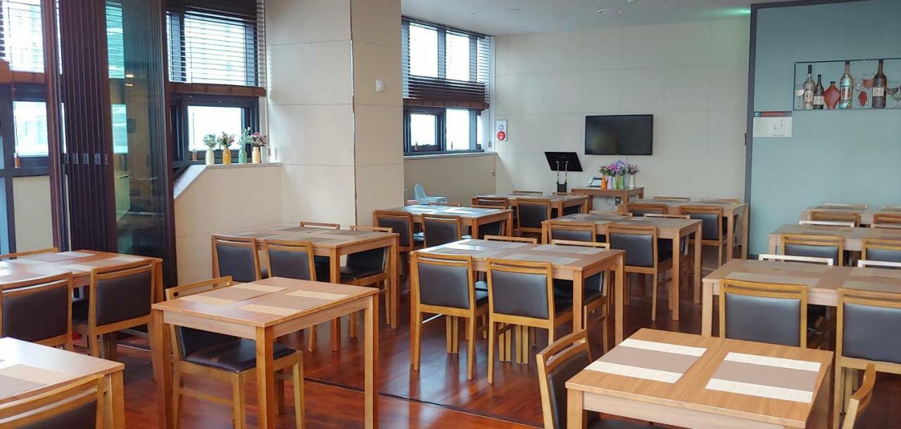 Western Bay Marina Hotel بيونجتايك المظهر الخارجي الصورة