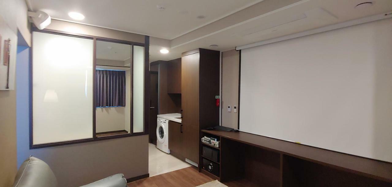 Western Bay Marina Hotel بيونجتايك المظهر الخارجي الصورة