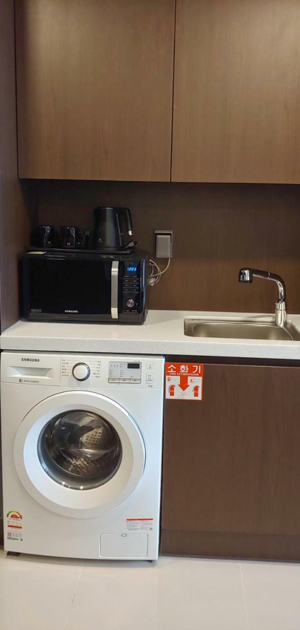 Western Bay Marina Hotel بيونجتايك المظهر الخارجي الصورة