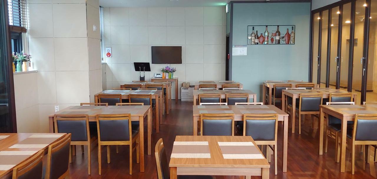 Western Bay Marina Hotel بيونجتايك المظهر الخارجي الصورة