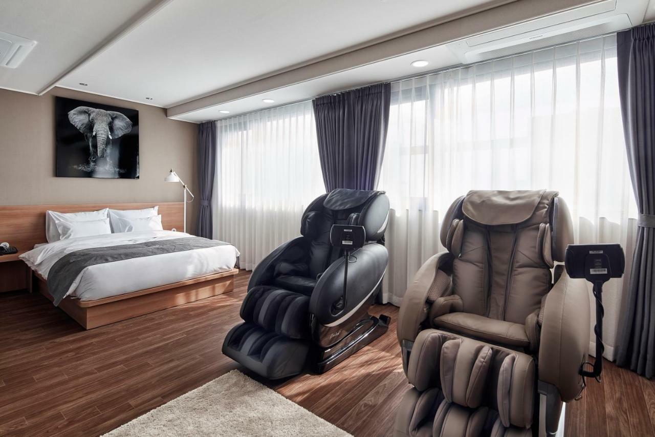 Western Bay Marina Hotel بيونجتايك المظهر الخارجي الصورة