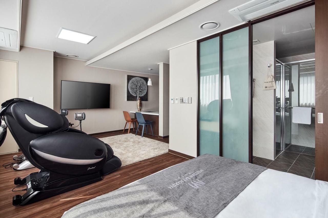 Western Bay Marina Hotel بيونجتايك المظهر الخارجي الصورة