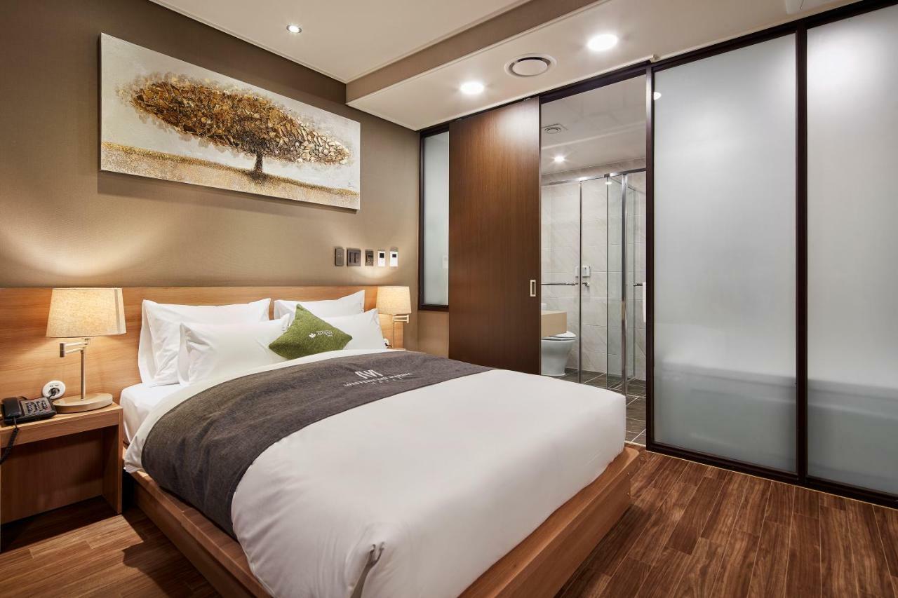 Western Bay Marina Hotel بيونجتايك المظهر الخارجي الصورة