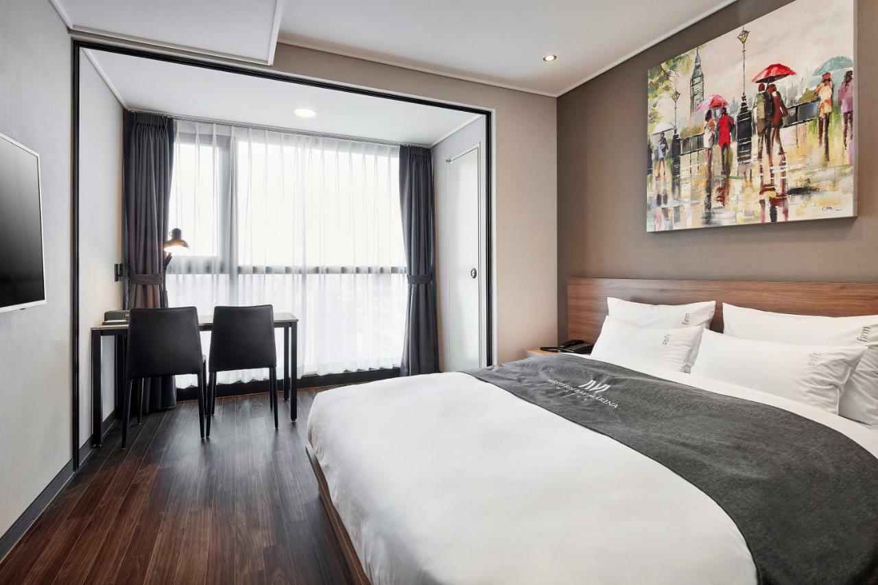 Western Bay Marina Hotel بيونجتايك المظهر الخارجي الصورة