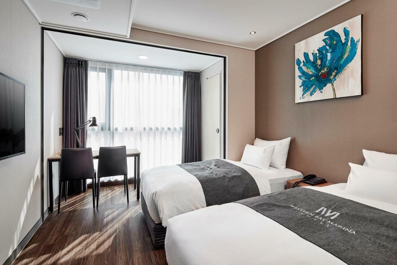 Western Bay Marina Hotel بيونجتايك المظهر الخارجي الصورة