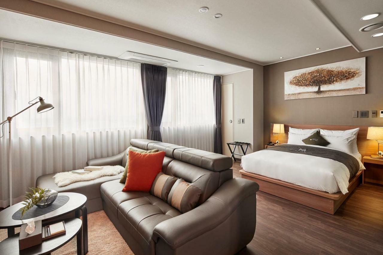 Western Bay Marina Hotel بيونجتايك المظهر الخارجي الصورة